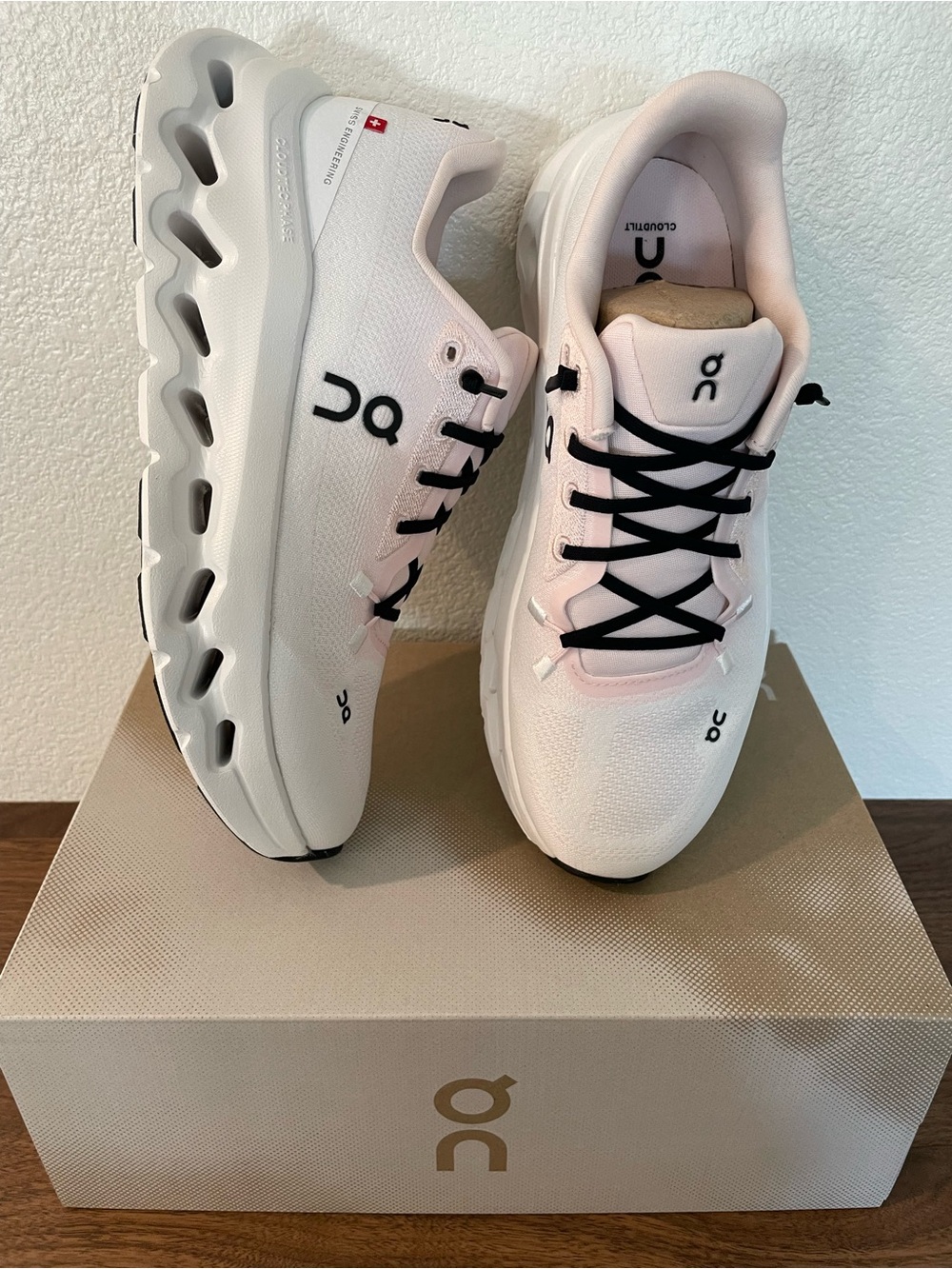 NWT Women's On “Cloudtilt” Size 7.5 - Picture 2 of 8